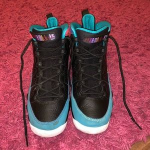 Jordans size 7y in little boys multi color good condition